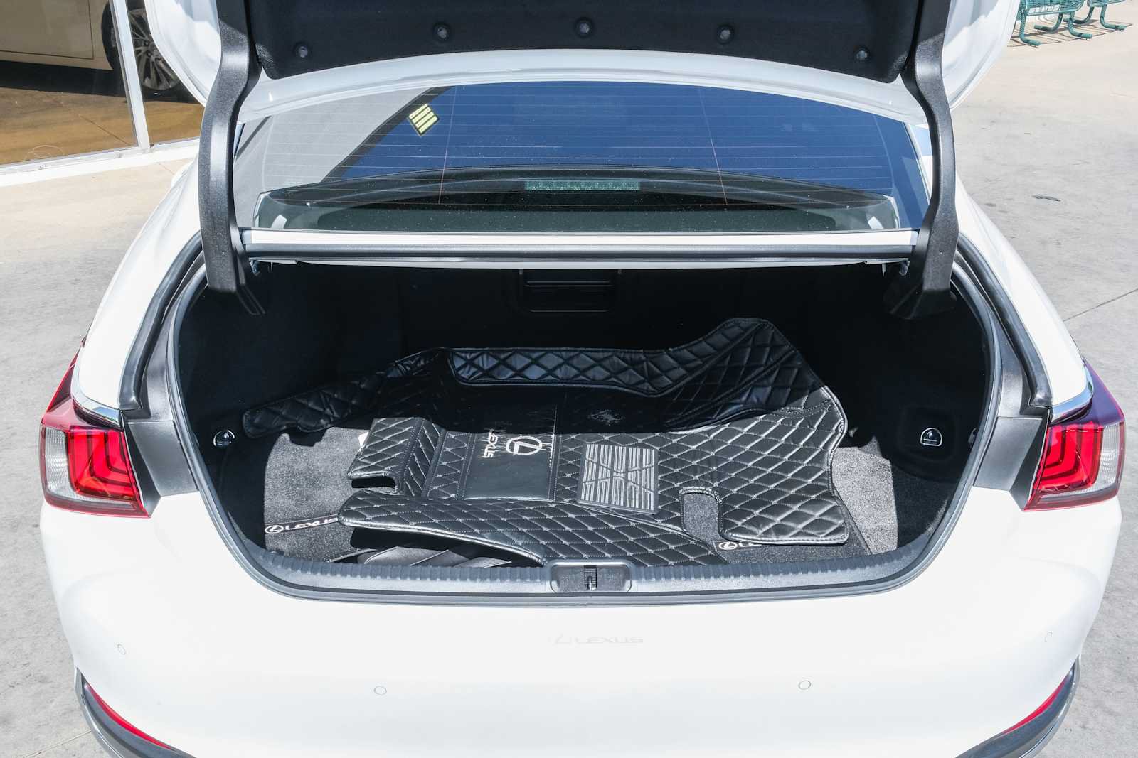 Used 2022 Lexus ES 300h Ultra Luxury w/ Accessory Package 2 FWD image 51