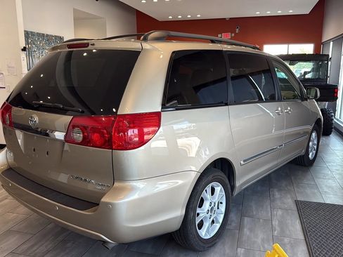 Used 2006 Toyota Sienna XLE Limited w/ XLE Limited Pkg 2 AWD/4WD image 9