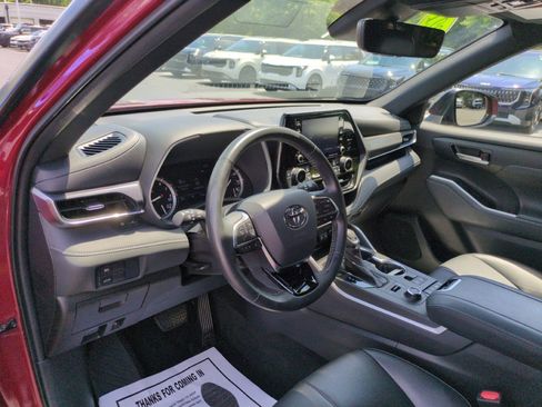 Used 2021 Toyota Highlander XSE AWD/4WD image 15