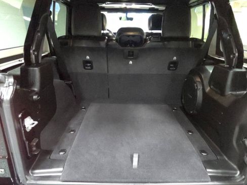 Used 2021 Jeep Wrangler Unlimited Sahara AWD/4WD image 20
