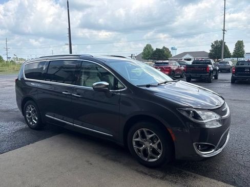 Used 2019 Chrysler Pacifica Limited w/ Advanced Safetytec Group FWD image 8