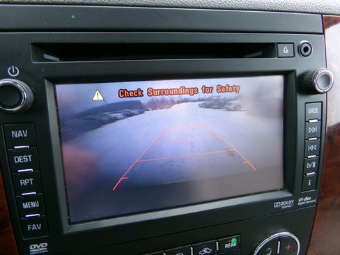 Used 2013 Chevrolet Suburban LTZ image 30