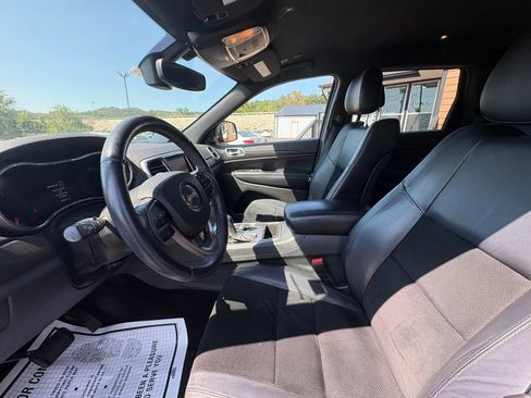 Used 2018 Jeep Grand Cherokee Altitude AWD/4WD image 16