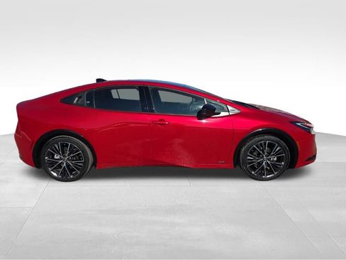 Used 2024 Toyota Prius XLE image 4