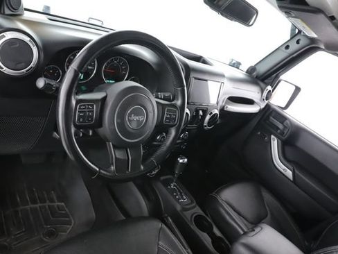 Used 2014 Jeep Wrangler Unlimited Sahara w/ Connectivity Group AWD/4WD image 17