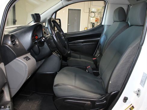 Used 2015 Nissan NV200 SV image 8