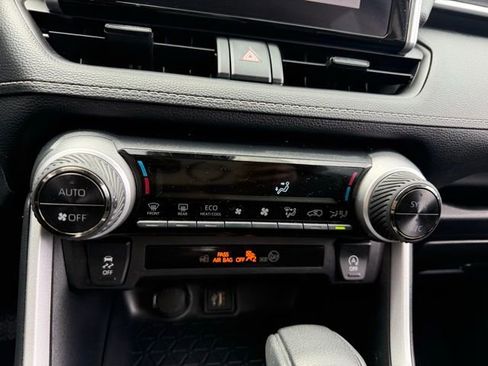 Used 2025 Toyota RAV4 XLE image 17