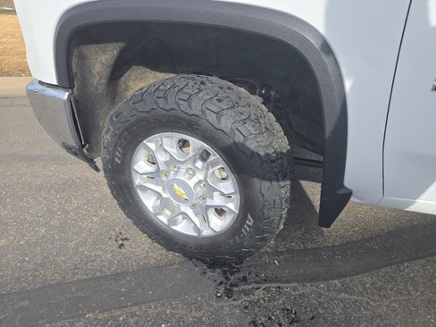 Used 2024 Chevrolet Silverado 2500 LTZ w/ LTZ Convenience Package image 43