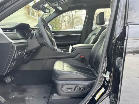 Used 2024 Jeep Grand Cherokee L Limited w/ Black Appearance Package image 4