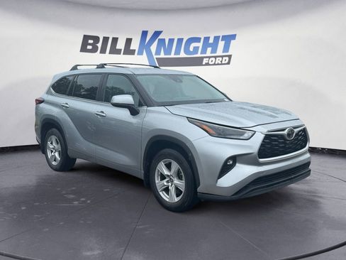 Used 2023 Toyota Highlander LE image 7