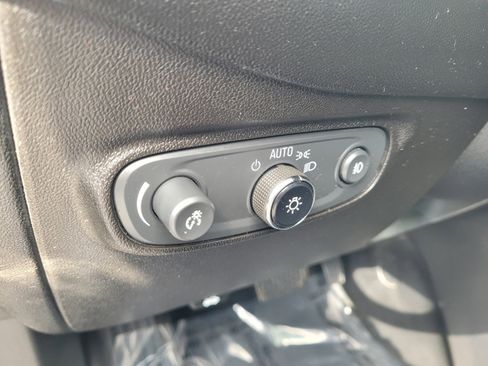 Used 2020 Chevrolet Equinox Premier FWD image 18