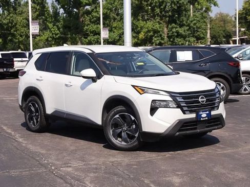 Used 2025 Nissan Rogue SV AWD/4WD image 2