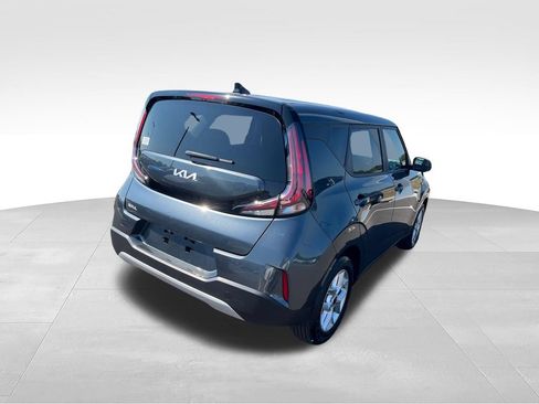 Used 2025 Kia Soul LX w/ LX Technology Package FWD image 5