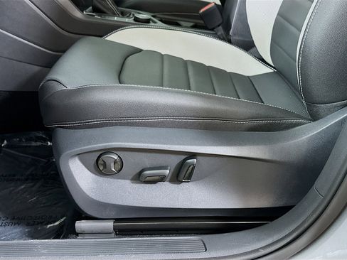 New 2026 Volkswagen Taos SEL image 19