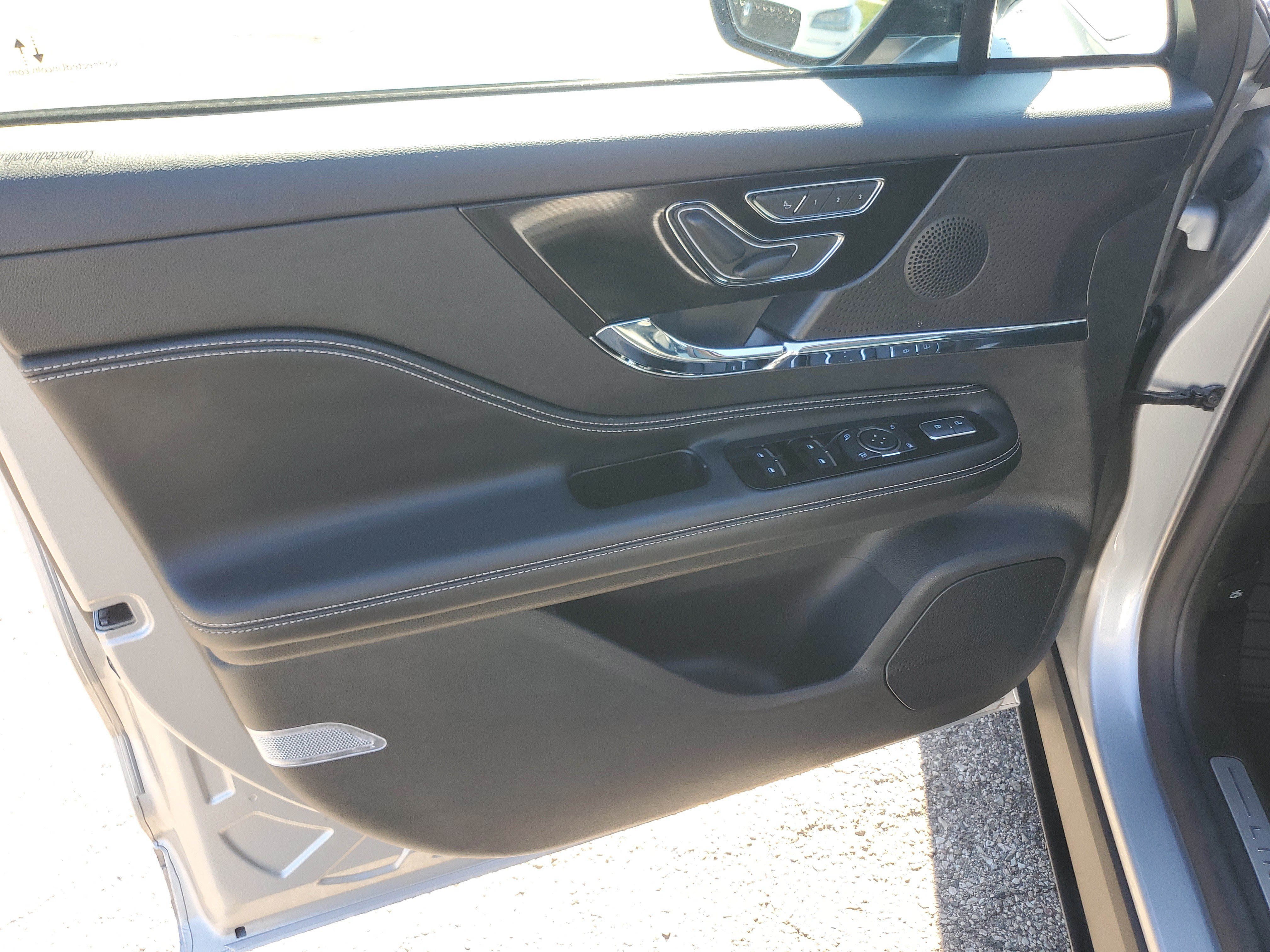 Used 2024 Lincoln Corsair AWD w/ Equipment Group 101A image 10
