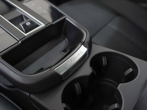 Certified 2025 Porsche Macan image 34