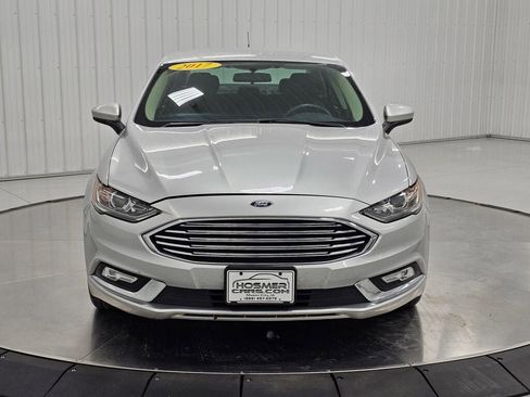Used 2017 Ford Fusion SE w/ Fusion SE Technology Package FWD image 9