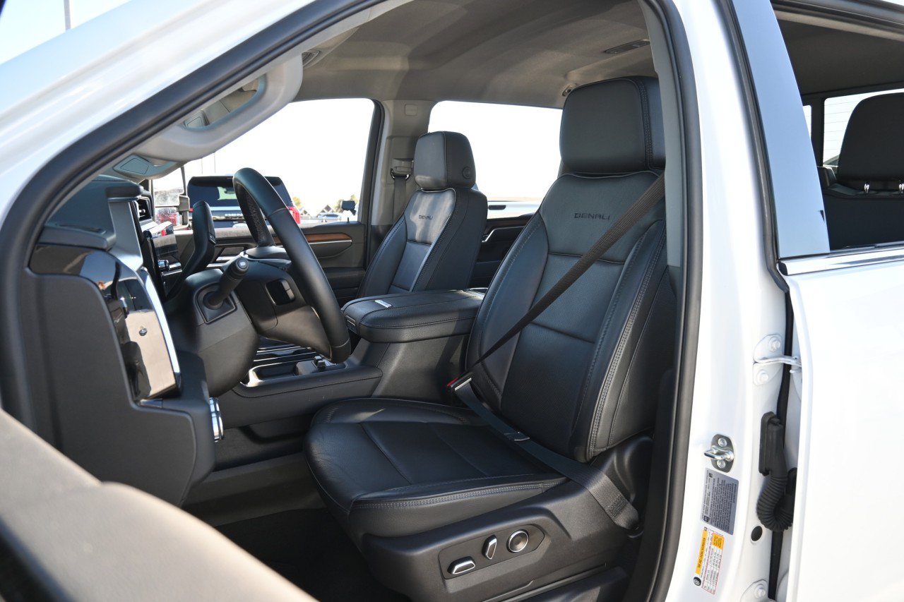 Used 2025 GMC Sierra 2500 Denali AWD/4WD image 18