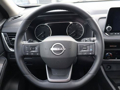 Used 2025 Nissan Rogue SV FWD image 11