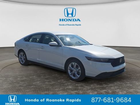 Used 2025 Honda Accord LX image 7