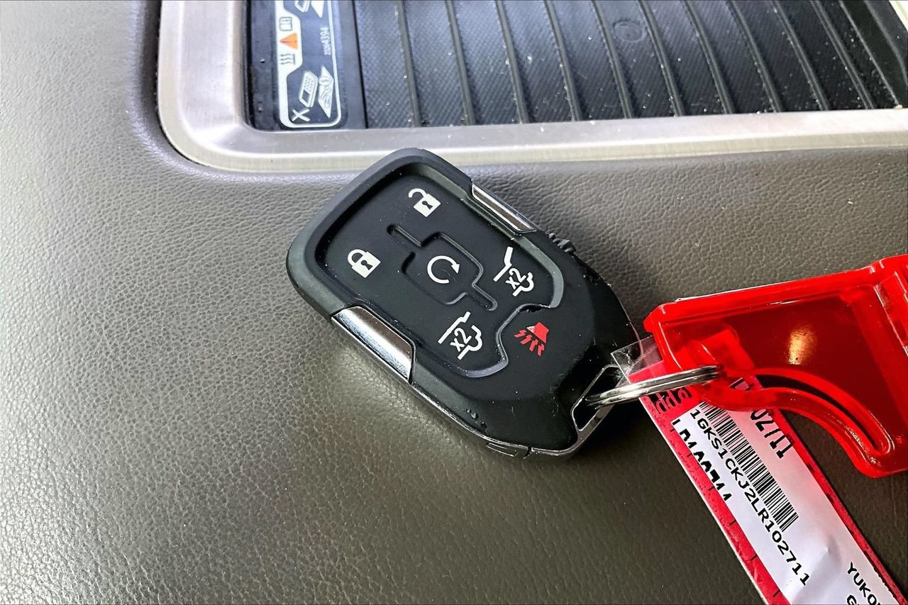 Used 2020 GMC Yukon Denali RWD image 35