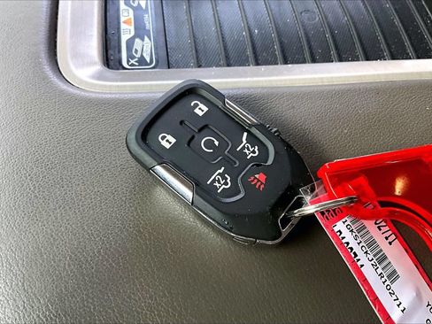 Used 2020 GMC Yukon Denali RWD image 35