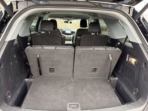 Used 2022 Ford Explorer XLT w/ Equipment Group 202A image 11