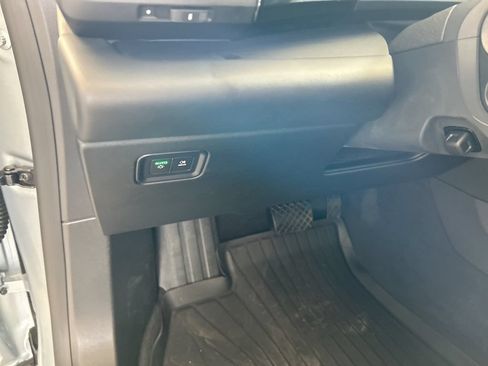 Used 2025 Porsche Macan Electric RWD image 44