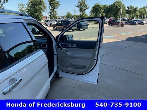 Used 2015 Ford Explorer XLT w/ Equipment Group 202A FWD image 19