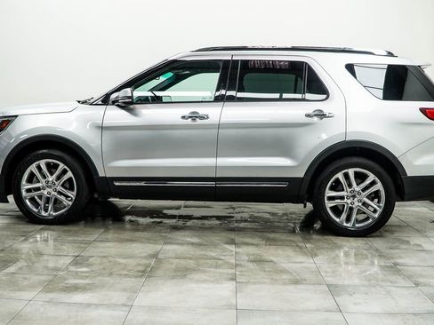Used 2017 Ford Explorer Limited w/ Equipment Group 301A image 8