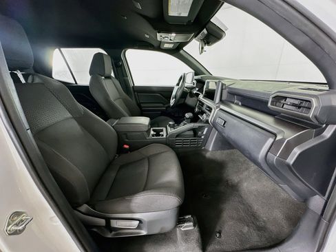 Used 2025 Toyota 4Runner SR5 AWD/4WD image 30