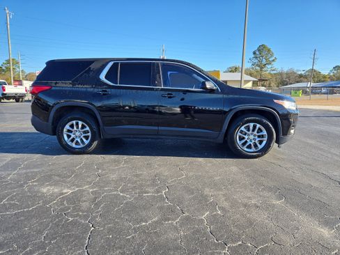 Used 2018 Chevrolet Traverse LS image 3
