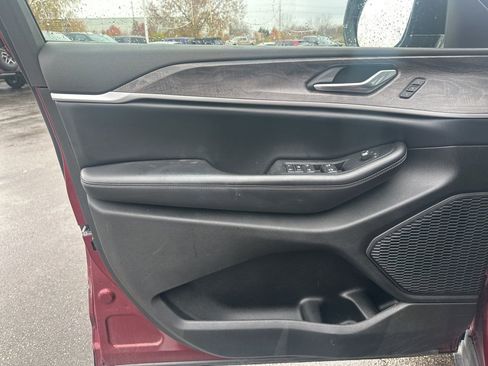 Used 2023 Jeep Grand Cherokee Limited image 10