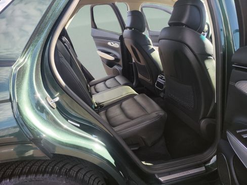 Used 2022 Genesis GV70 2.5T w/ Select Package image 23