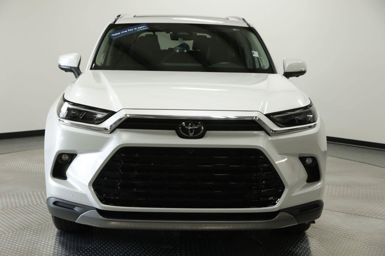 Used 2025 Toyota Grand Highlander AWD image 3