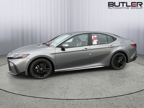 New 2026 Toyota Camry SE FWD image 3