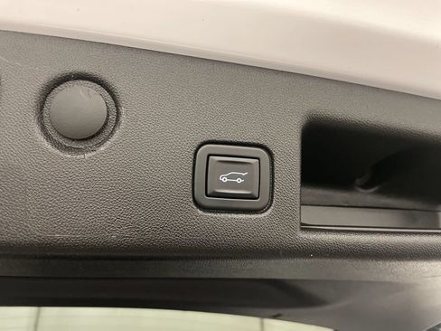 Used 2023 Chevrolet Equinox Premier AWD/4WD image 31
