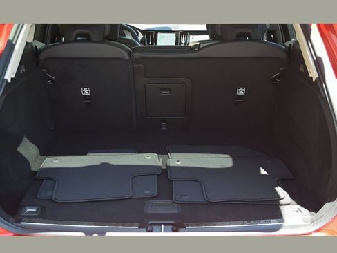 Certified 2023 Volvo XC60 B5 Plus w/ Climate Package AWD/4WD image 24