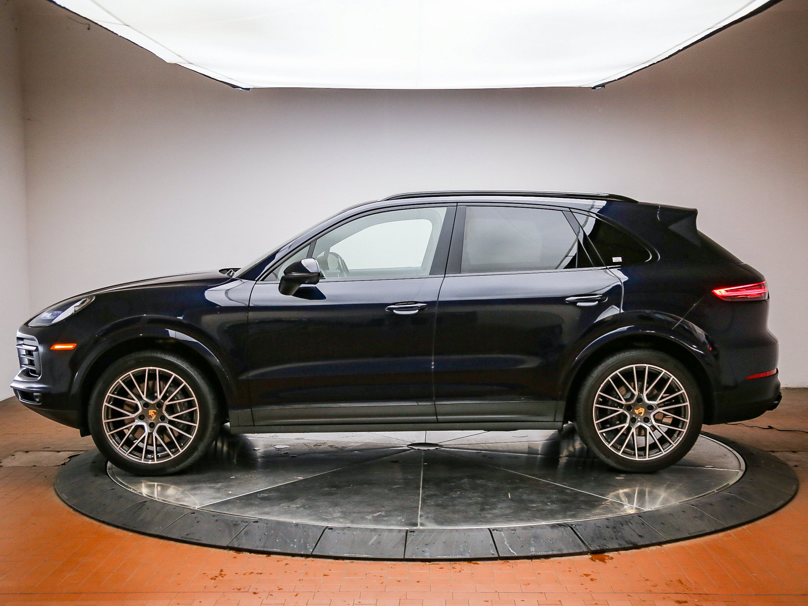 Certified 2023 Porsche Cayenne AWD/4WD image 2