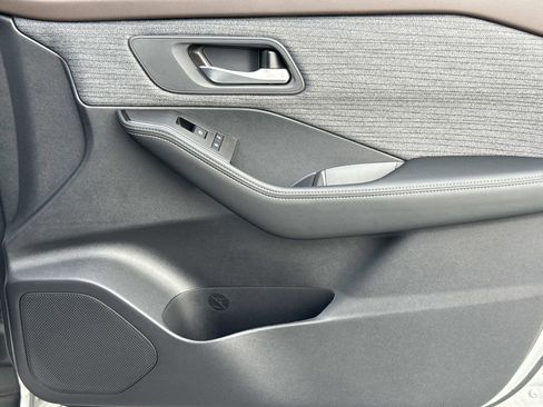 Used 2023 Nissan Rogue SV image 18