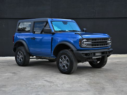 Used 2022 Ford Bronco 2-Door AWD/4WD image 3