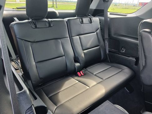 Used 2022 Ford Explorer XLT w/ Equipment Group 202A AWD/4WD image 9