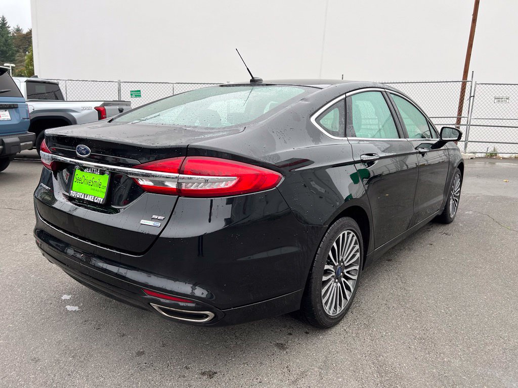 Used 2017 Ford Fusion SE AWD/4WD image 4