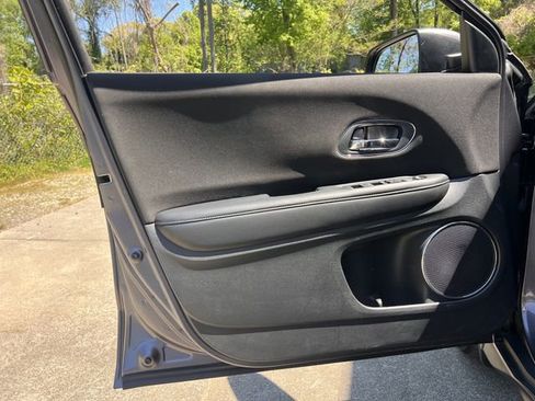 Used 2018 Honda HR-V EX image 10