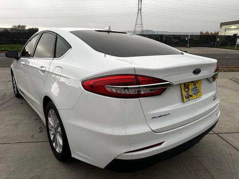 Used 2020 Ford Fusion SE image 17