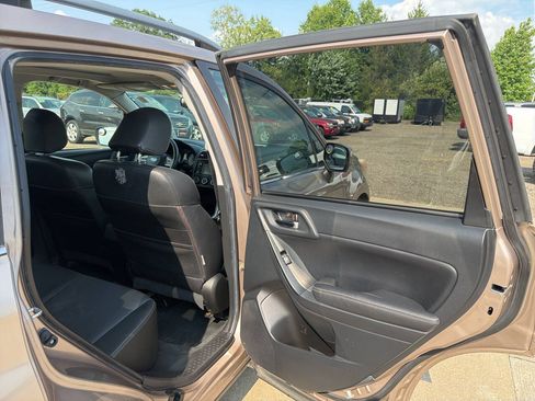 Used 2014 Subaru Forester 2.5i Limited AWD/4WD image 15