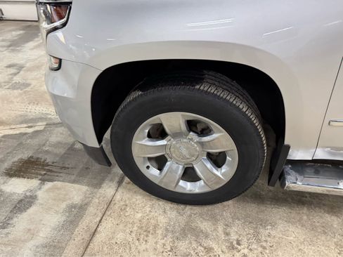 Used 2019 Chevrolet Suburban LT w/ LT Signature Package image 10