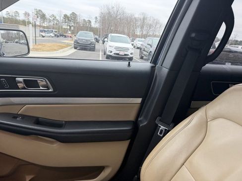 Used 2017 Ford Explorer XLT w/ Equipment Group 202A image 16