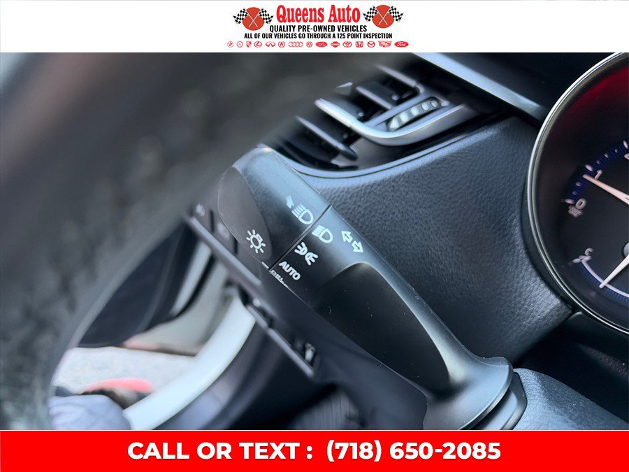 Used 2018 Toyota C-HR XLE FWD image 21
