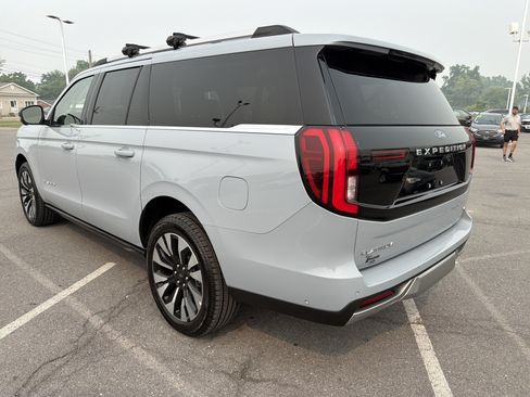 Used 2025 Ford Expedition Max Platinum w/ Driver's Package AWD/4WD image 6